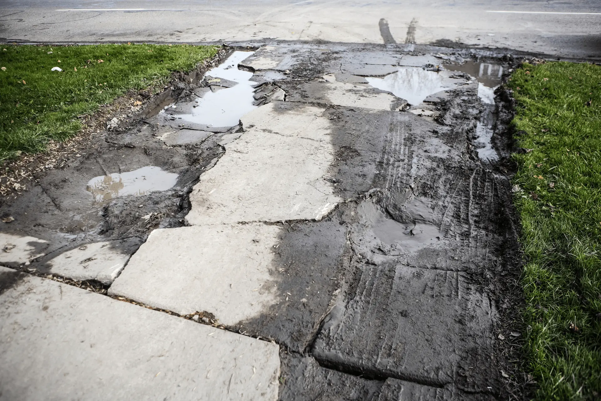 Concrete Driveways Installations and Repairs in Canton, MA - Concrete Driveways Canton, MA